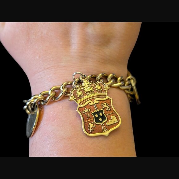 Gold Tone International Coin And Crest Charm Bracelet Size 7 - Picture 7 of 7
